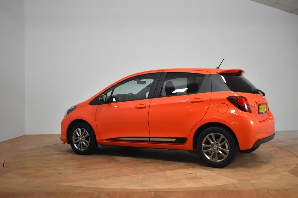 Toyota Yaris 1.3 vvt-i orange sport