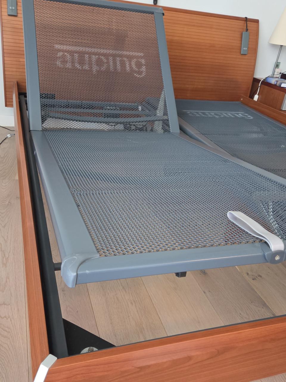 2 persoons bed met elektrisch verstelbare auping bedbodems