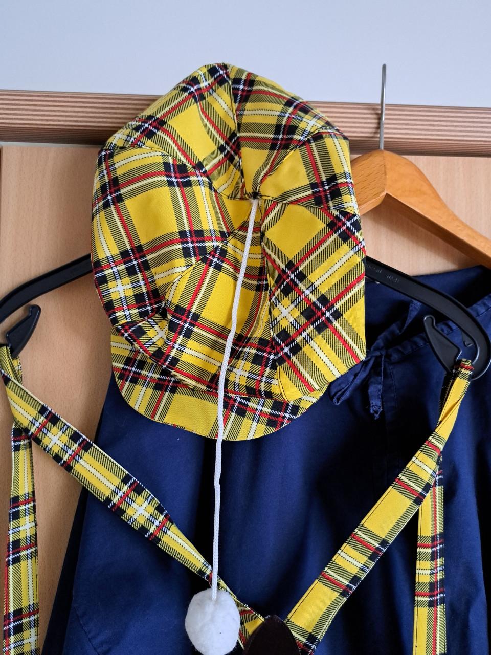 Leuk fleurig carnavalspak geel met pet en boerenkiel.