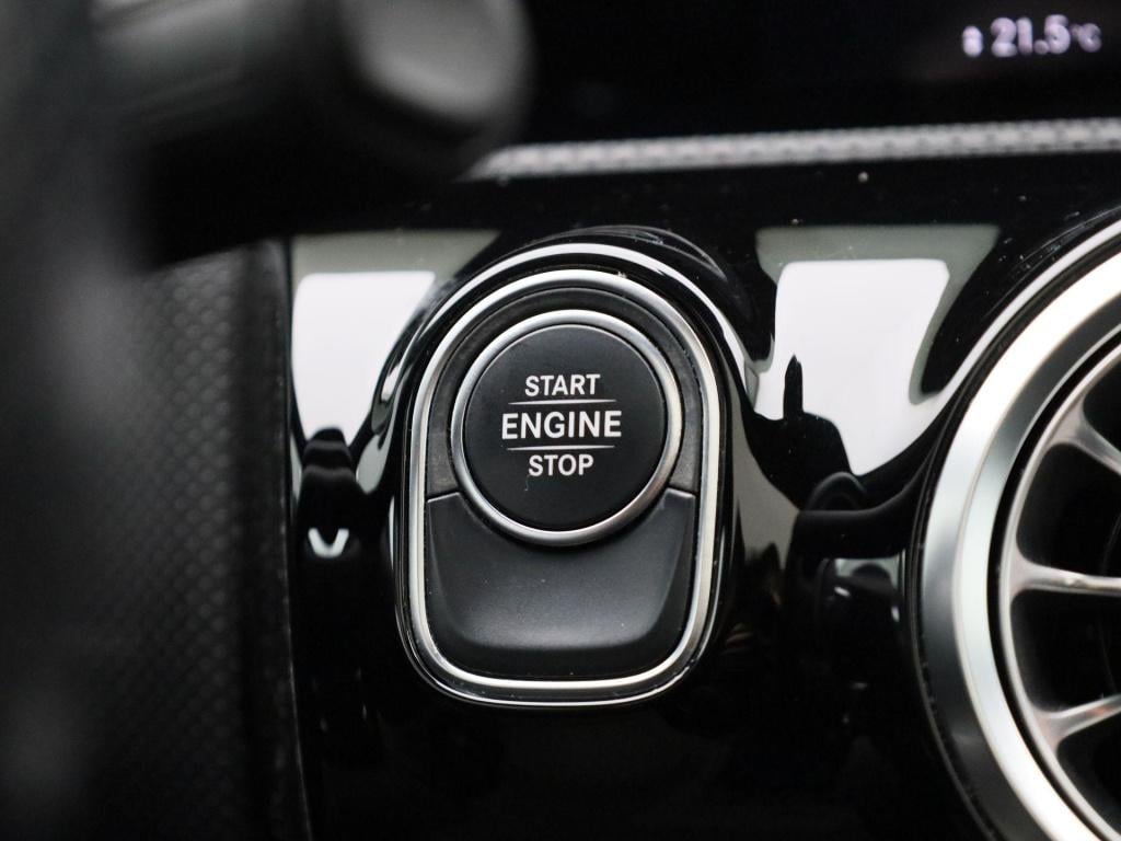 Mercedes-Benz A-Klasse limousine a 250 e amg line | automaat | panoramadak 