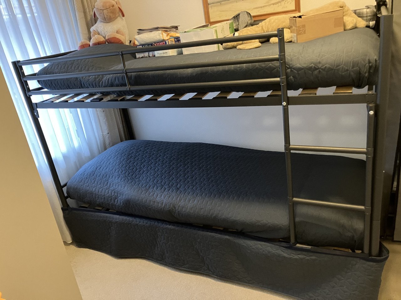 Antraciet stapelbed 207x95. Kan ook als 2. 1 persoonsbedden gebruikt worden