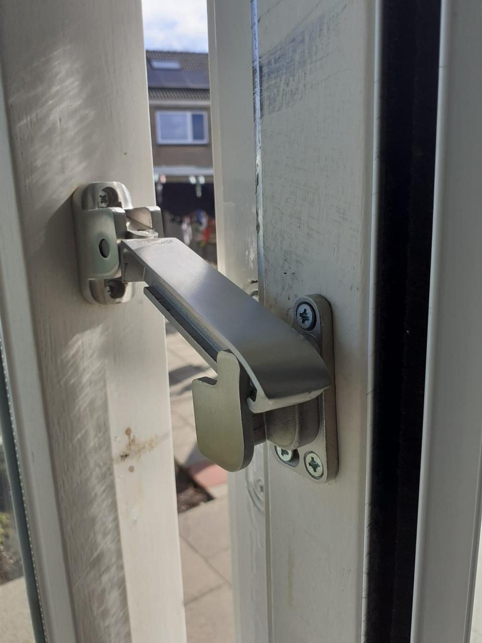 AXA Kierstandhouder (type EX) Geborsteld RVS: deuren/ramen