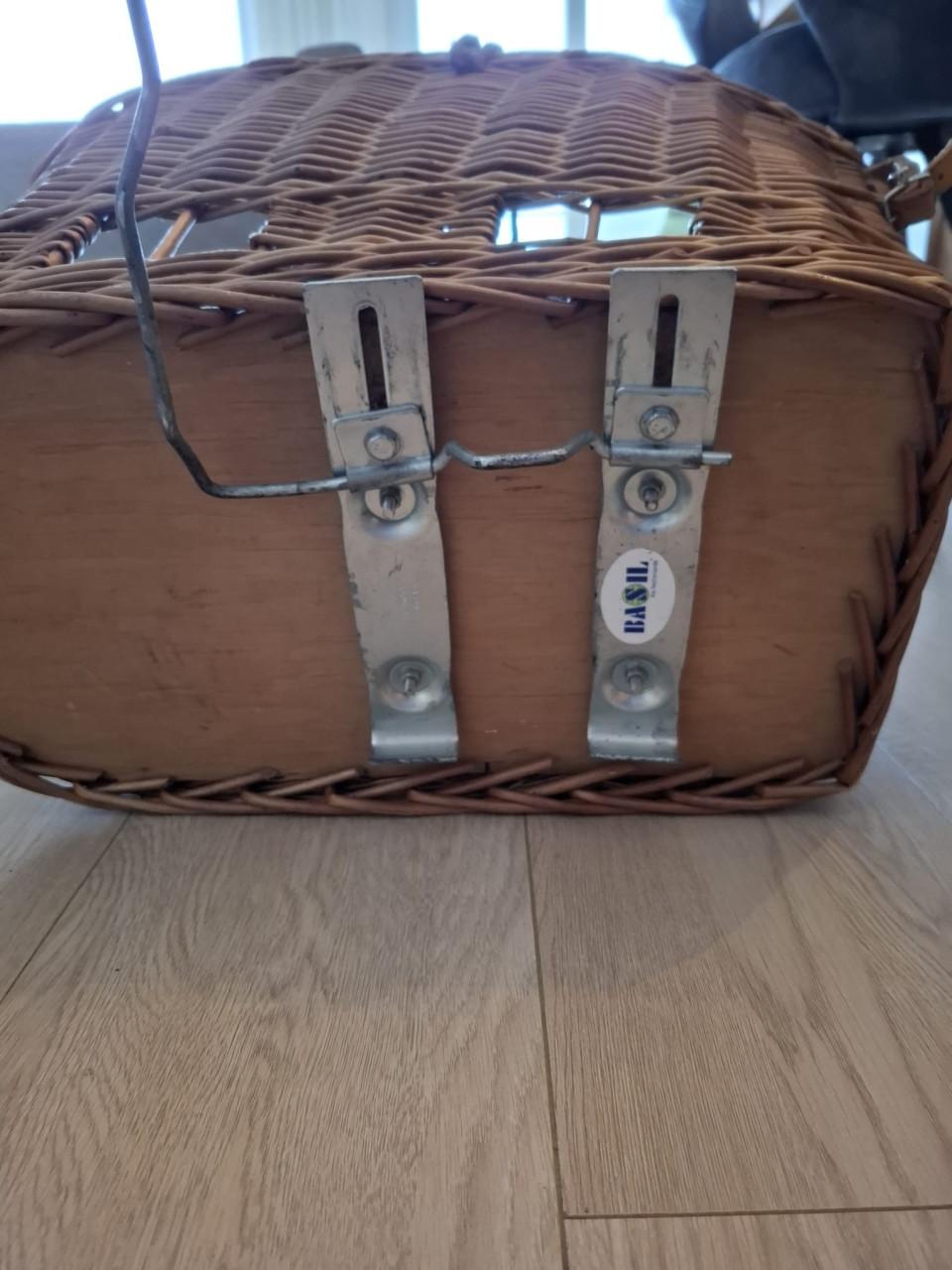 Hondenmand voor op de fiets