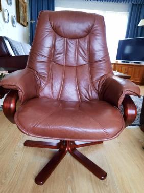 Nieuwe lederen bruine draai fauteuil te koop !