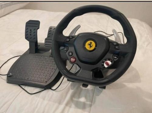Thrustmaster Ferrari Stuur en pedalen