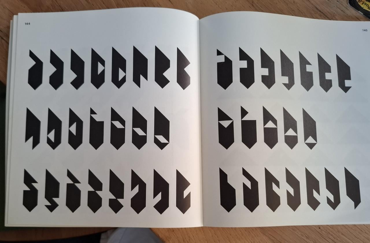 Tangram : het oude Chinese vormenspel, Nederlands en Duits
