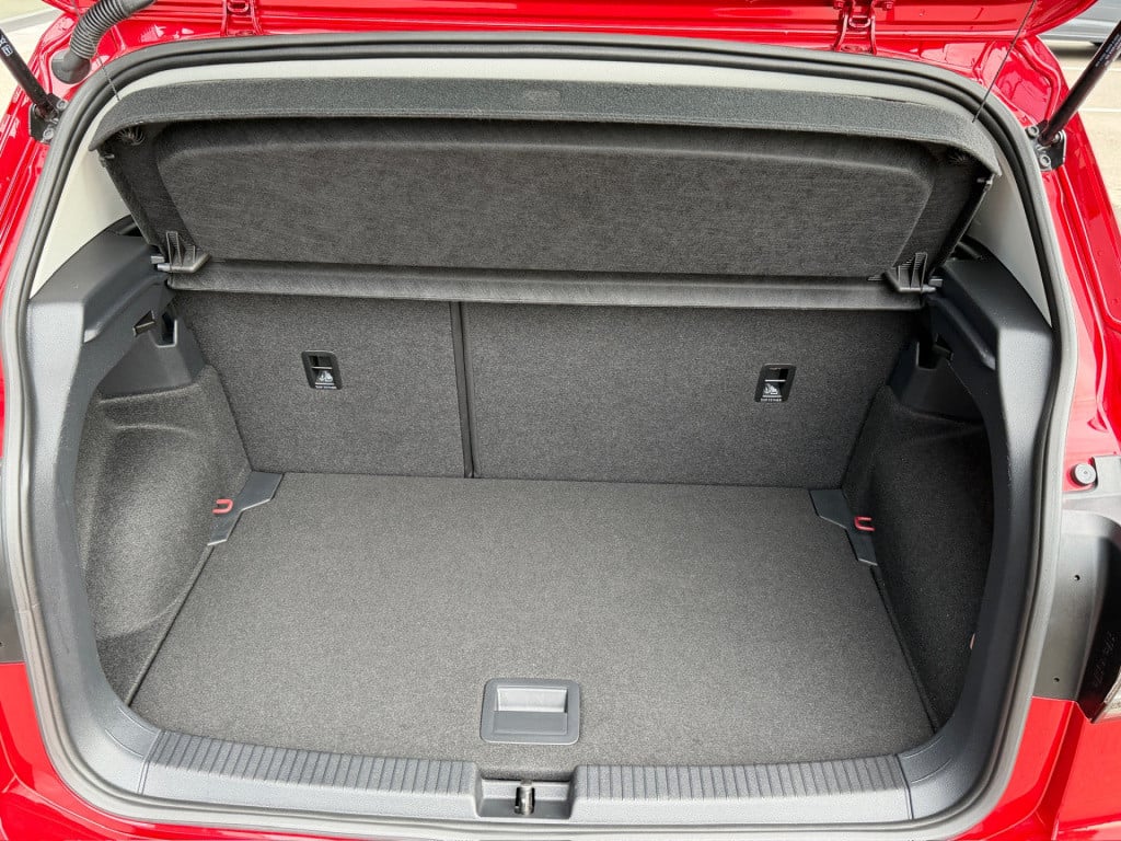 Volkswagen T-cross 1.0 tsi 116pk style | trekhaak | camera | navi | led gri