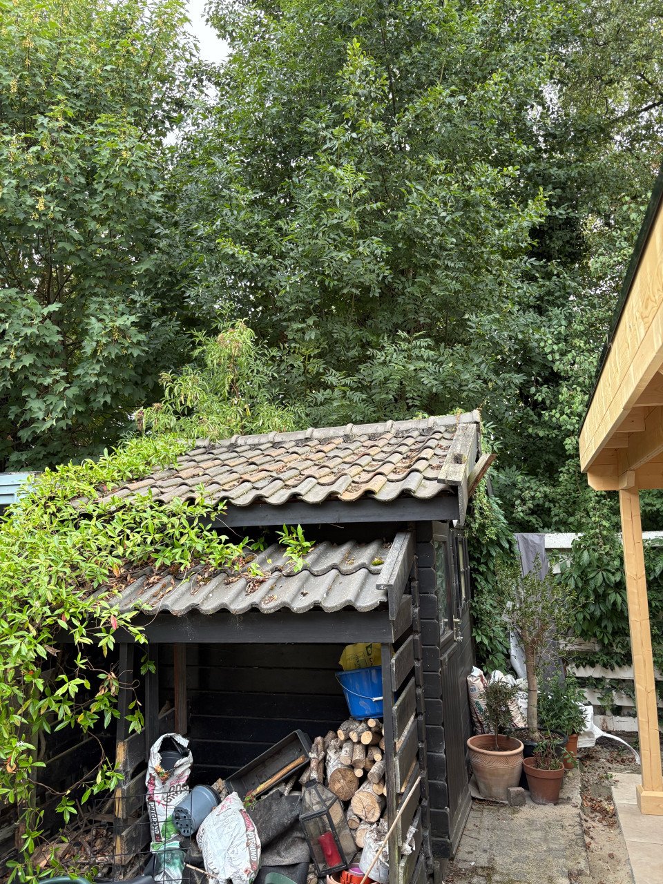 Tuinhuis/blokhut met dakpannen