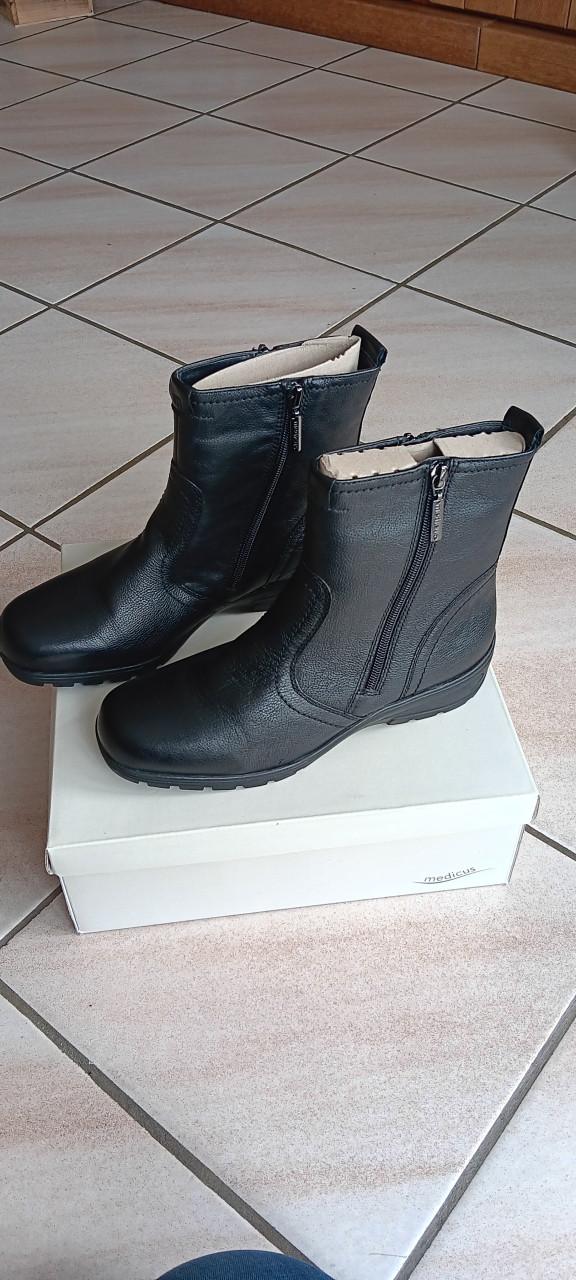 NIEUWE GEVOERDE DAMESLAARS