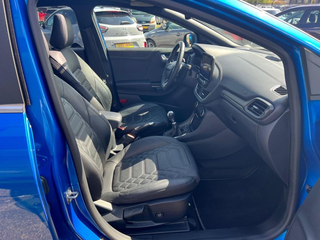 Ford Puma 1.0i ecoboost hybrid 125pk st-line vignale, pano, trekhaak