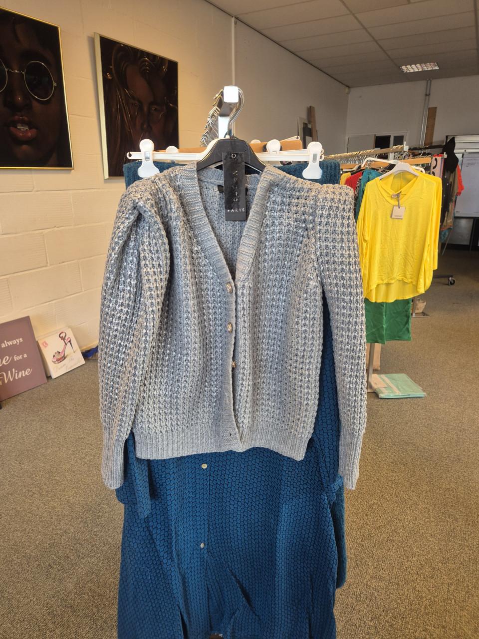 Partij nieuwe dameskleding