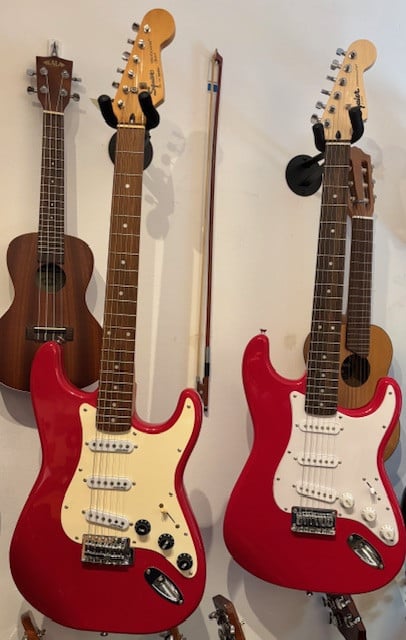 Squier stratocasters Rood