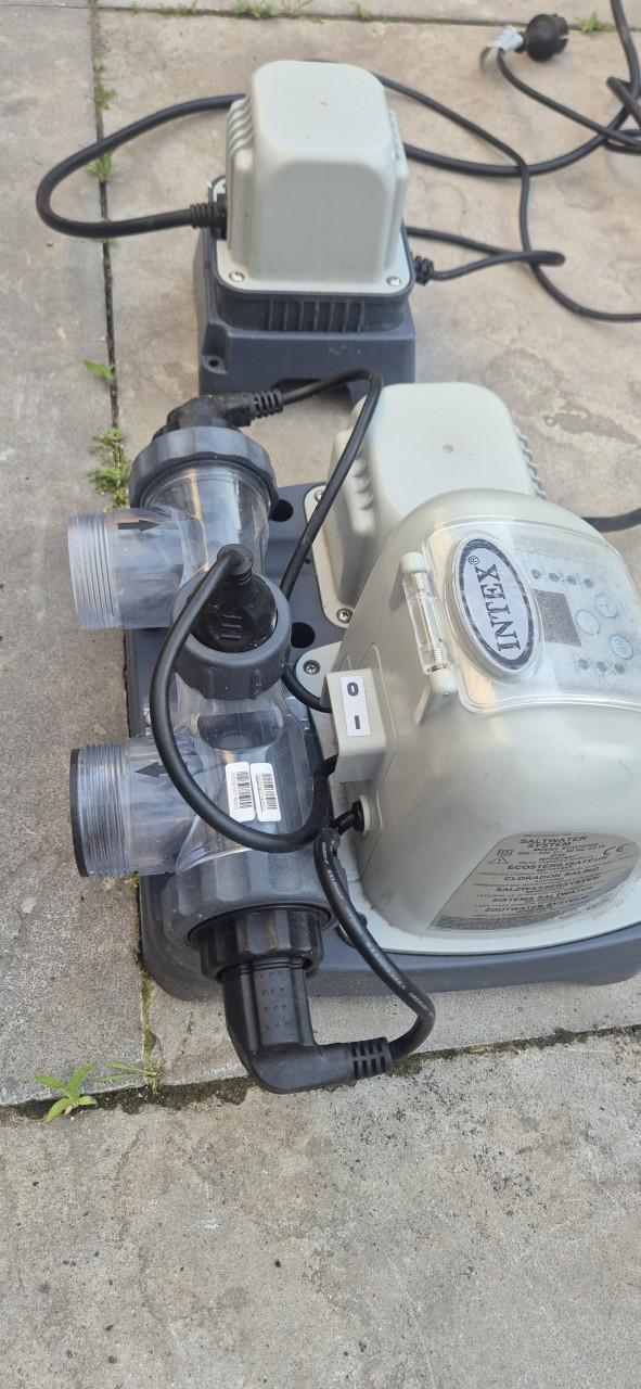 Intex zandfilterpomp met geïntegreerd zoutwatersysteem