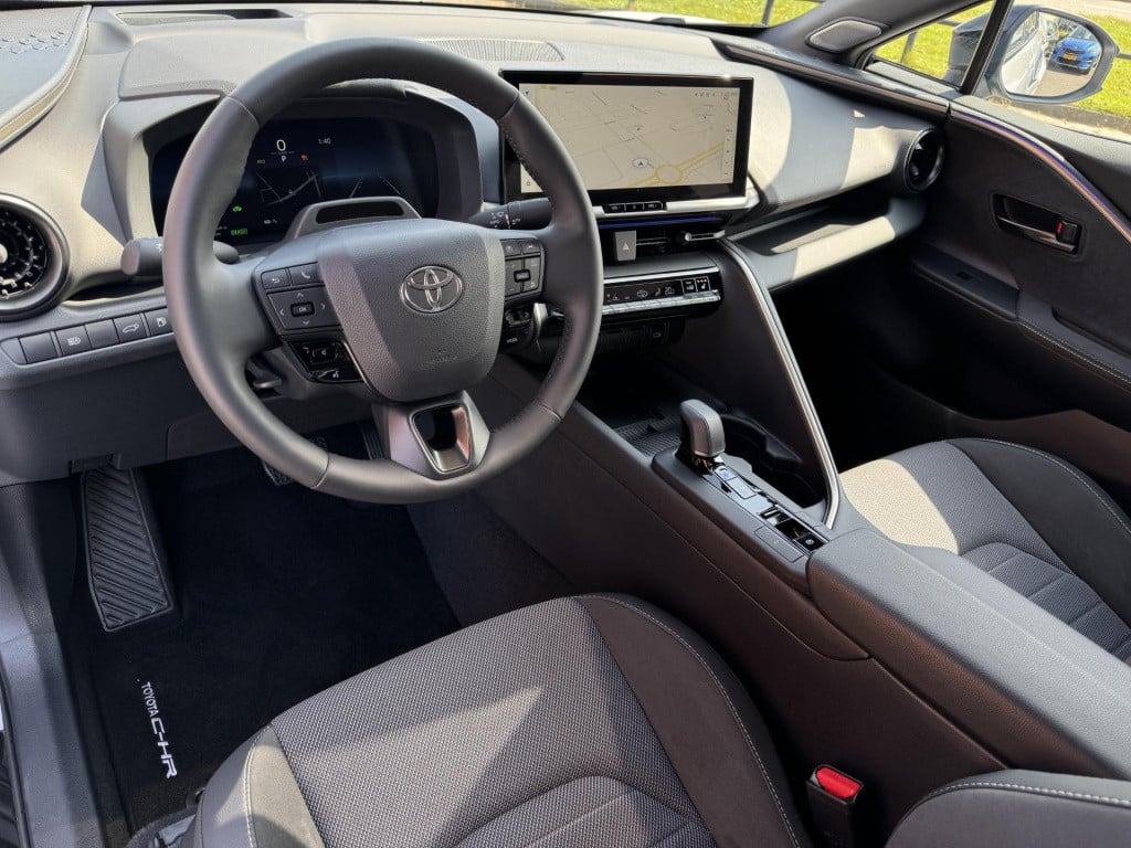 Toyota C-hr 1.8 hybrid 140 executive next gen. pack | panoramadak | head-up