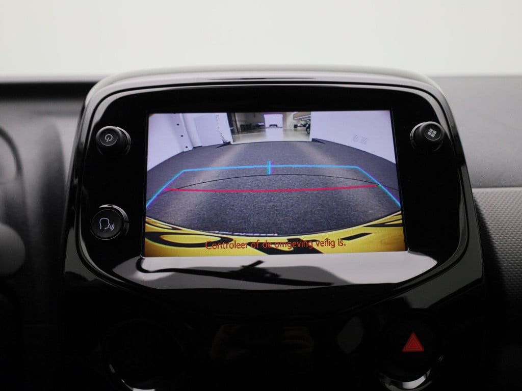 Peugeot 108 1.0 e-vti allure | lmv | climate control | dab | apple carplay 
