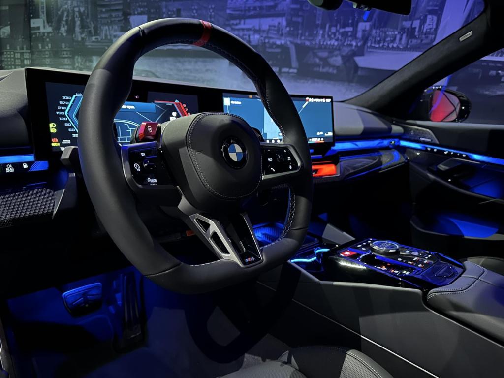 BMW M5 5-serie touring *keramisch*diverspack*comfortpack*drivass*carbon*pan