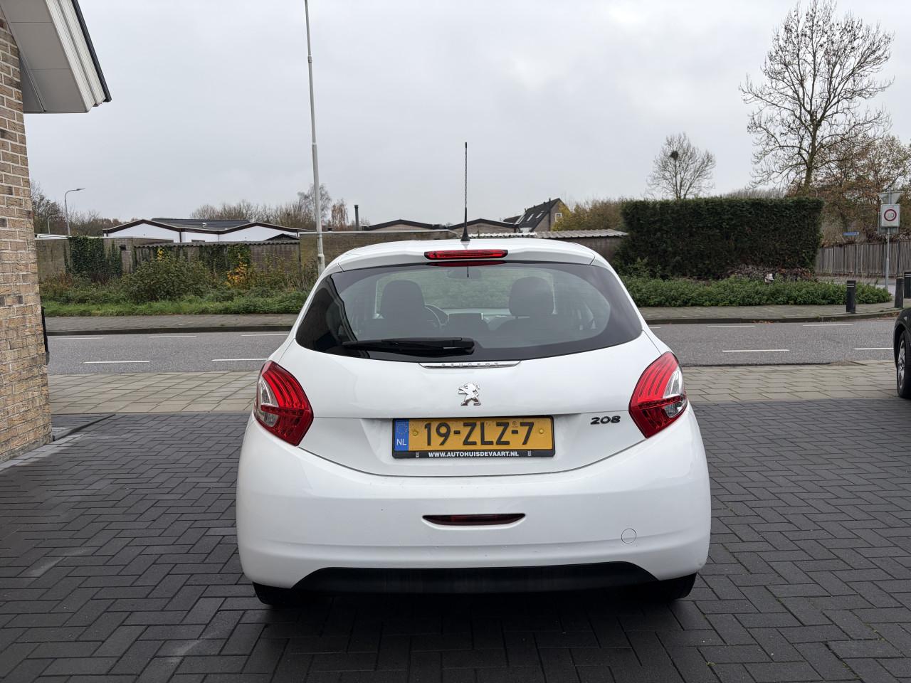 Peugeot 208 1.2vti 2013 5drs airco