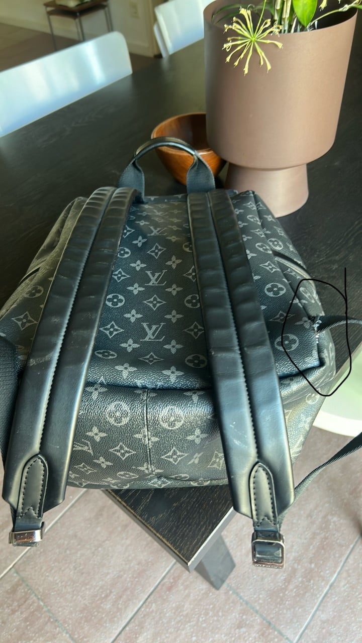 Stevige rugtas Louis Vuitton 30,00 euro.