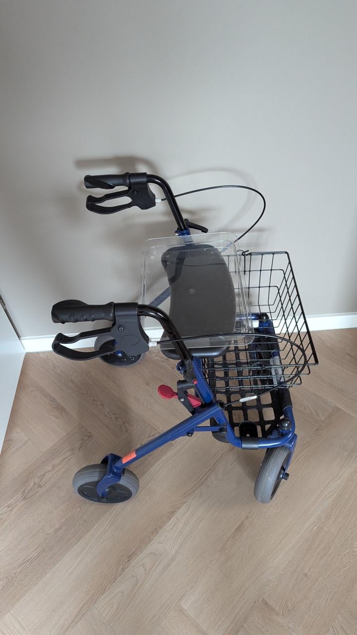Rollator met dienbld