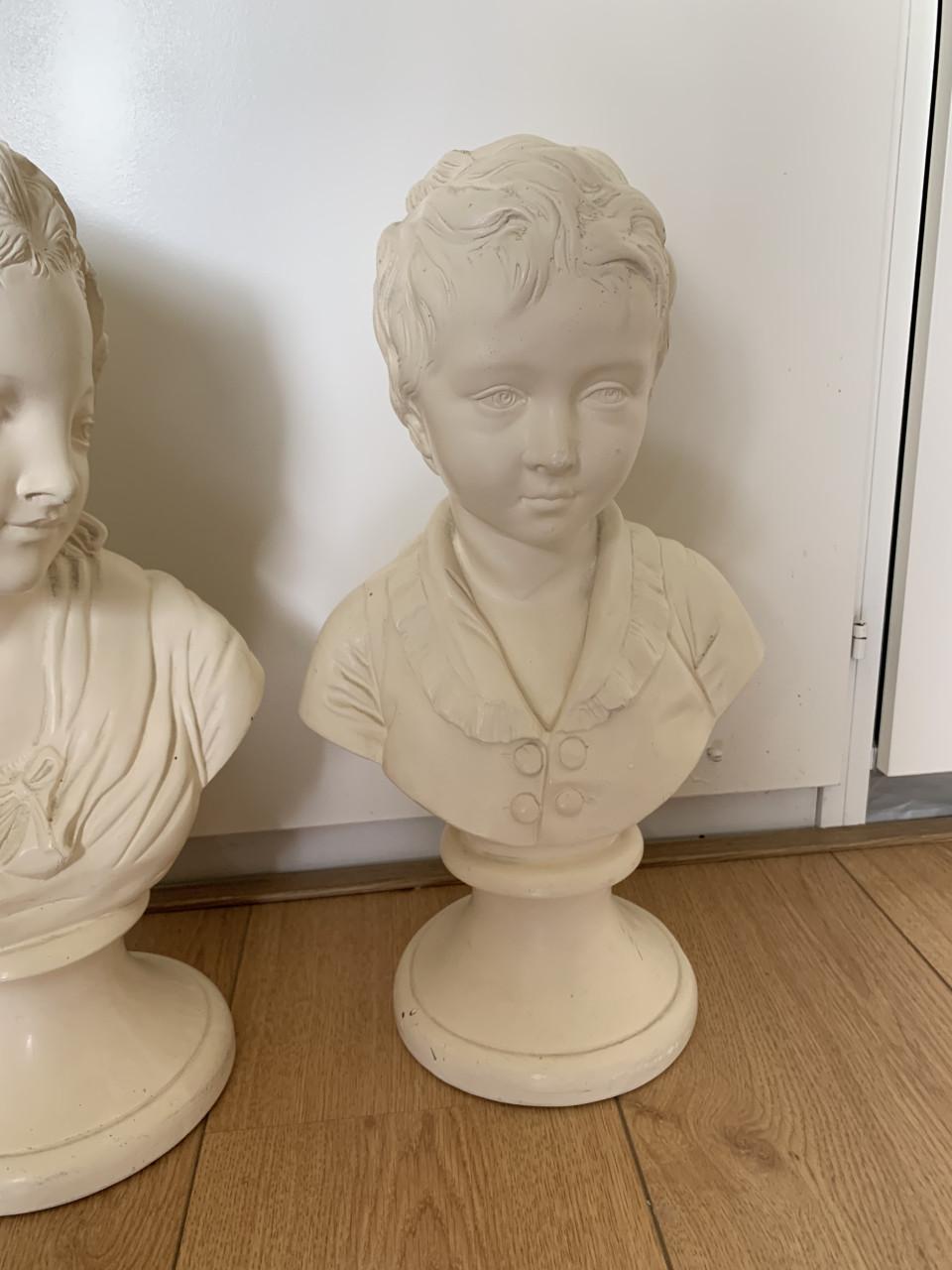 2 PRACHTIGE GROTE BORST BEELDEN, JONGEN EN MEISJE