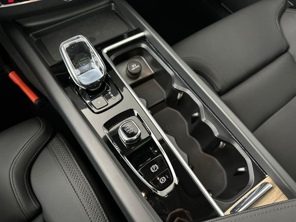 Volvo XC60 t6 398pk recharge ultra dark|