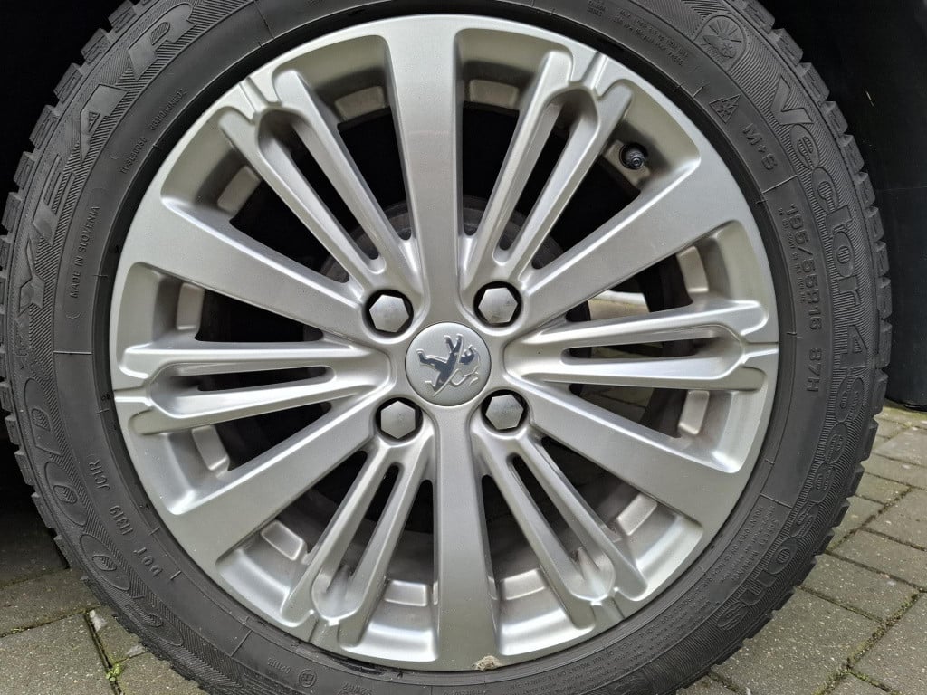 Peugeot 208 1.2 allure nav/clim/lmv/park