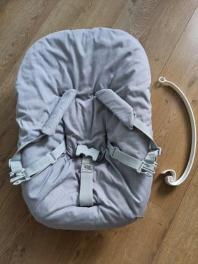 Stokke Tripp trapp newborn set met speelgoedhanger kinderstoel zitje