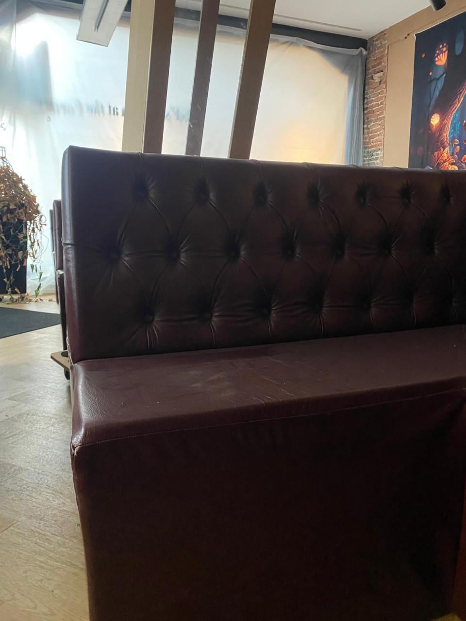 Luxe Chesterfield Horeca Hoekbanken – 8 sets beschikbaar