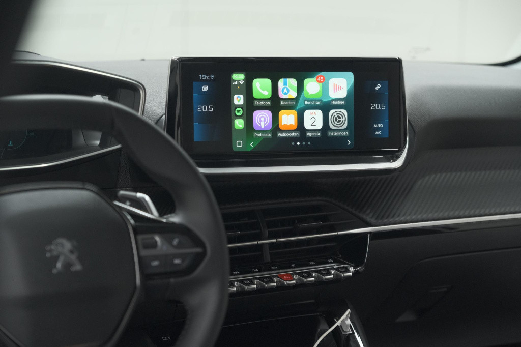 Peugeot 208 puretech 100 eat8 allure pack | camera | navigatie | apple carp