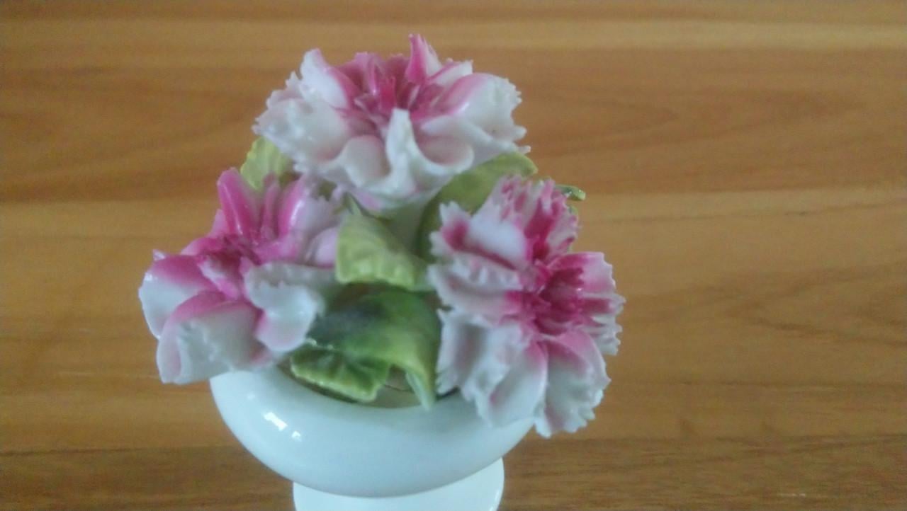 Aristocrat Bone China England miniatuur vaas met bloemen