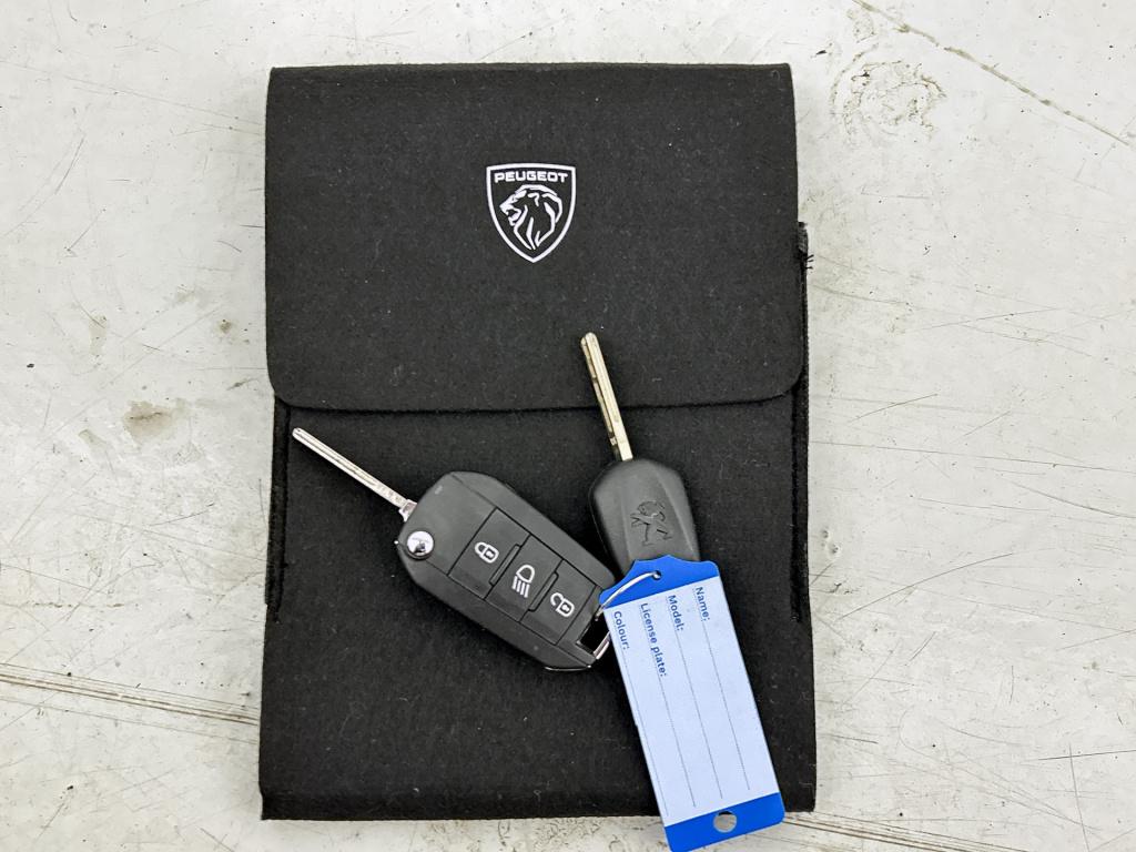 Peugeot 2008 100pk allure pack | rijklaar | navigatie | parkeersensoren | l