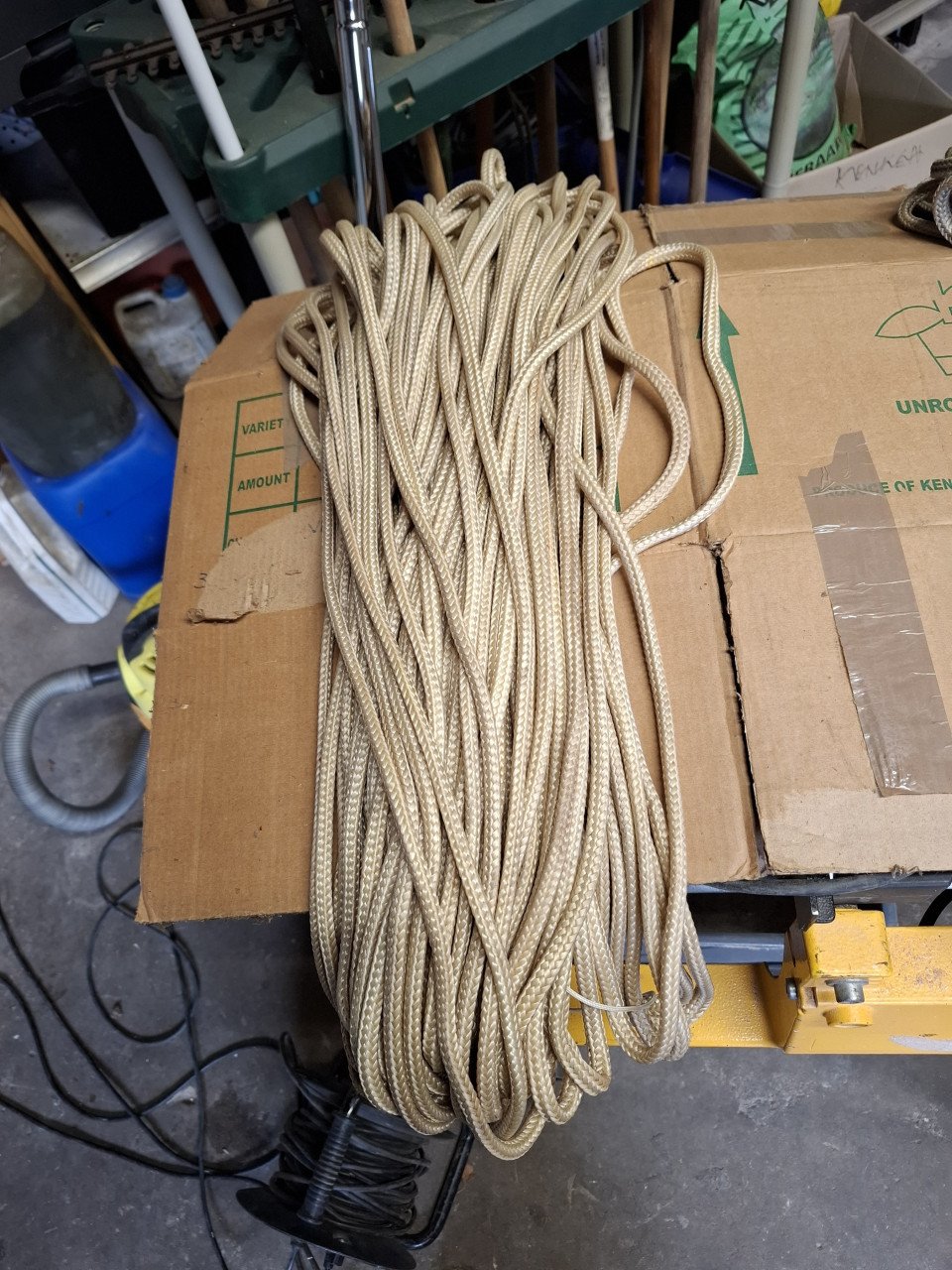 Dynema ankertouw 10 mm ruim 100 m nieuw