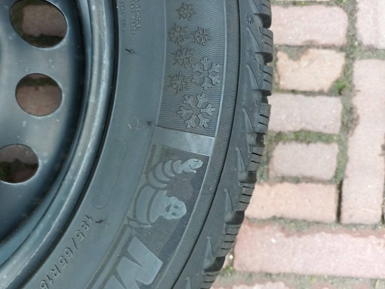 Winterbanden Michelin 185/65 R15 op stalen velden 4 gaats incl, bouten