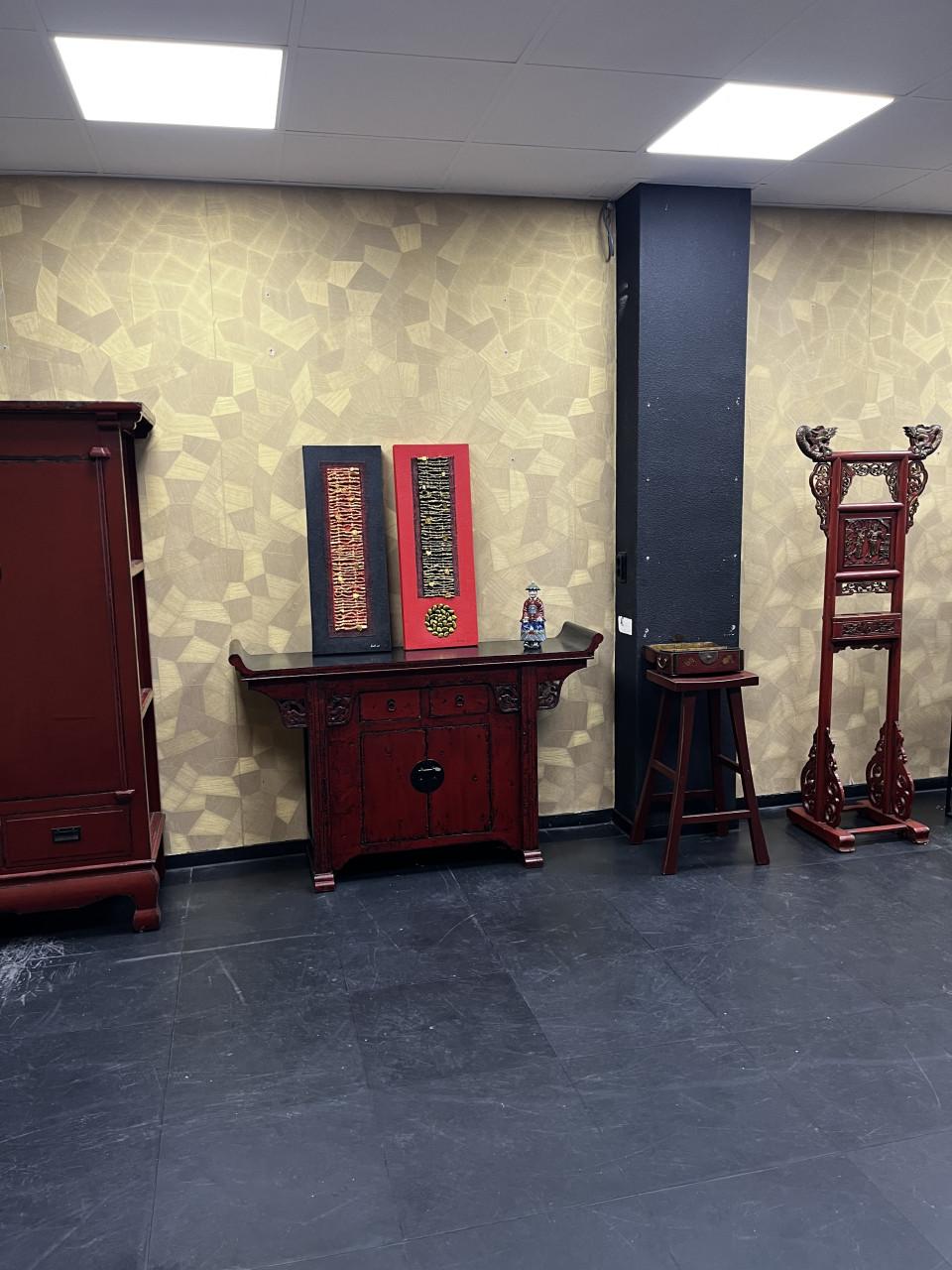 Hoge oud Chinese bijzettafel