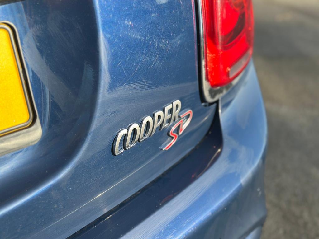 Mini Cooper mini 2.0 sd chili serious business pano | leder | navi | led | 