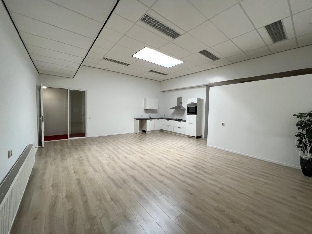 TE HUUR 65m2 kantoor/bedrijfs ruimte in Goes