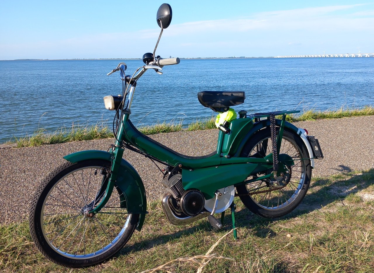 Kaptein Mobylette EEG