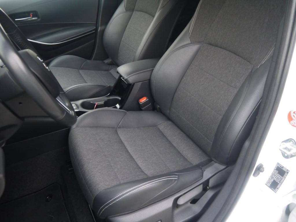 Toyota Corolla 1.8 hybrid dynamic|rijklaar