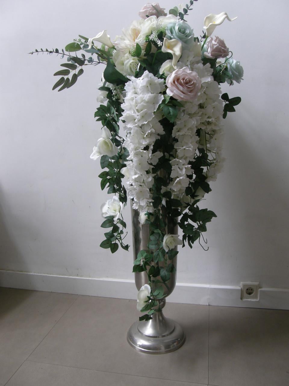 2 Vazen met kunstbloemen