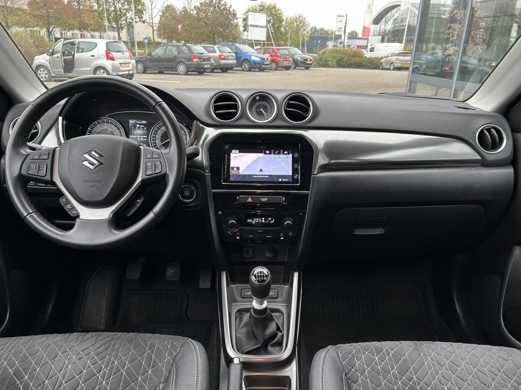 Suzuki Vitara 1.4 boosterjet style smart hybrid