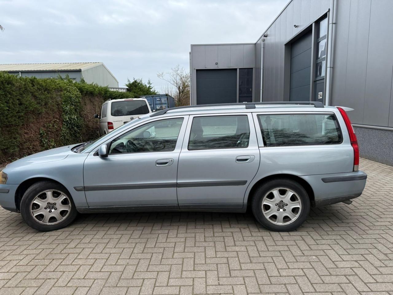 Volvo V70 2.4 Comfortline 7 zitter Jaar Apk