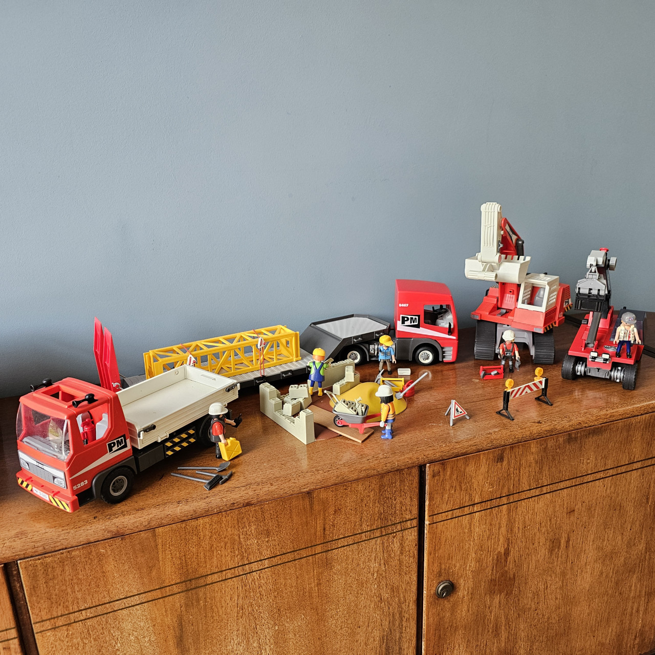 Playmobil vrachtwagen dieplader graafmachine bouwplaats