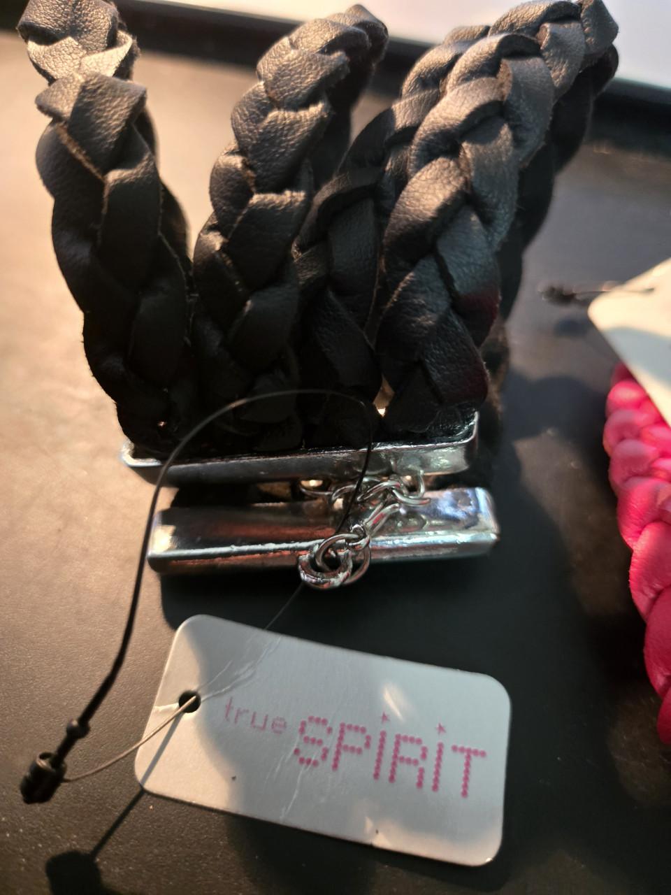 Gevlochten True Spirit armbanden gemaakt van imitatieleer,  Nieuw