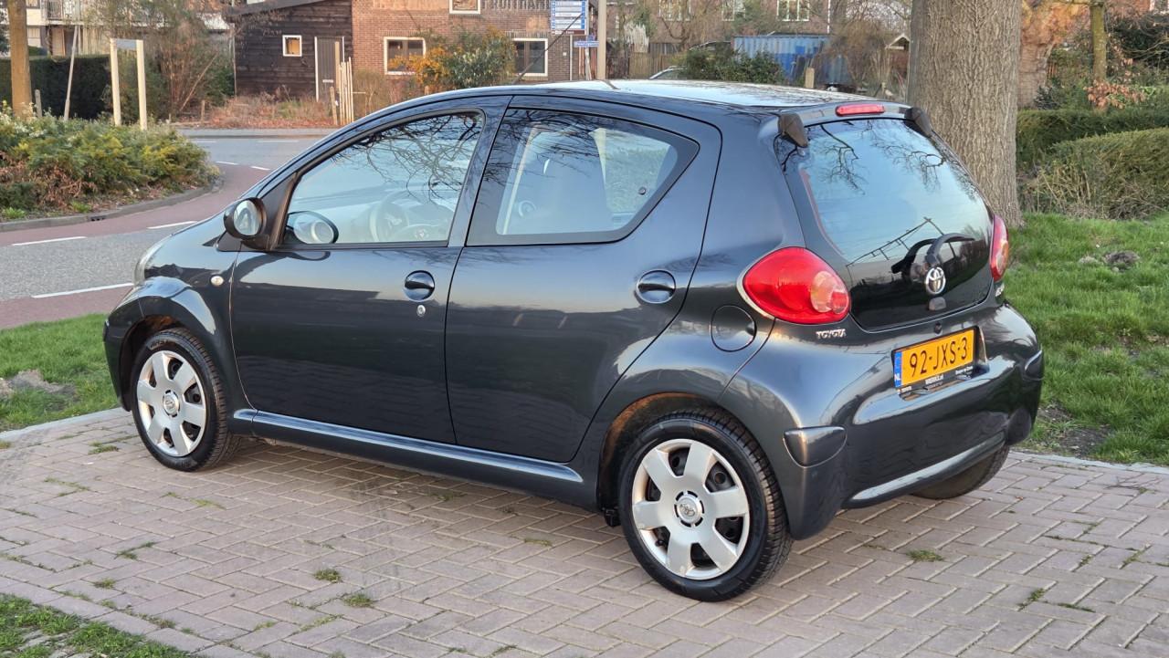 Aygo 5 Deurs | Dealeronderhouden | In zeer nette staat |