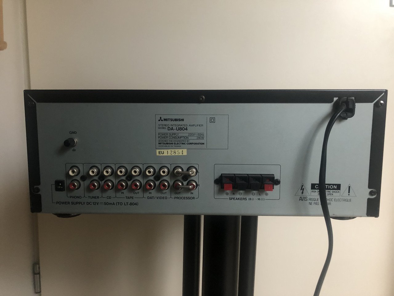 Mitsubishi versterker met equalizer DA-U804.