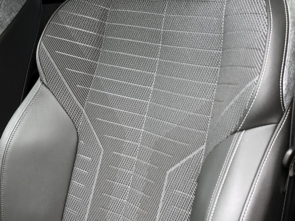 Peugeot 3008 1.2 hybrid 145 gt | rijklaar |