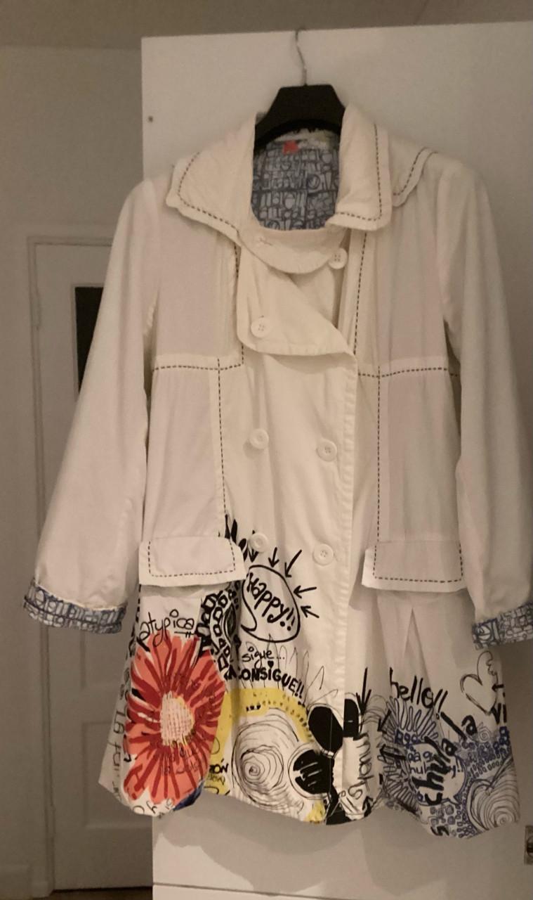 Desigual jas maat 42 nog heel netjes
