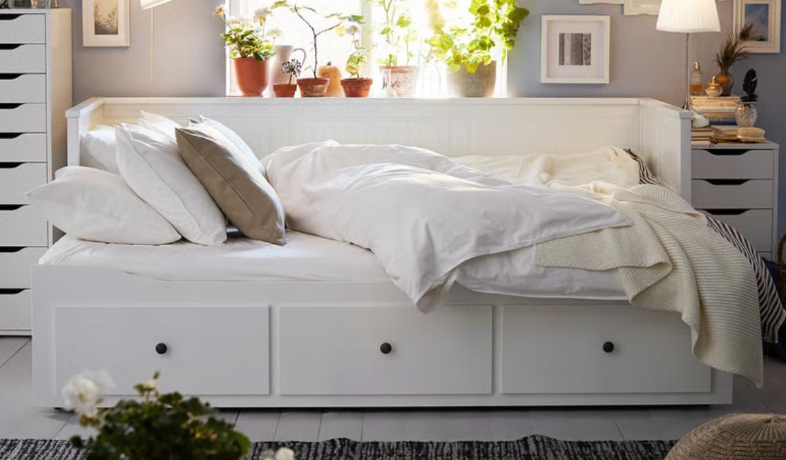 Een / tweepersoonsbed / zitbank in 1 meubel