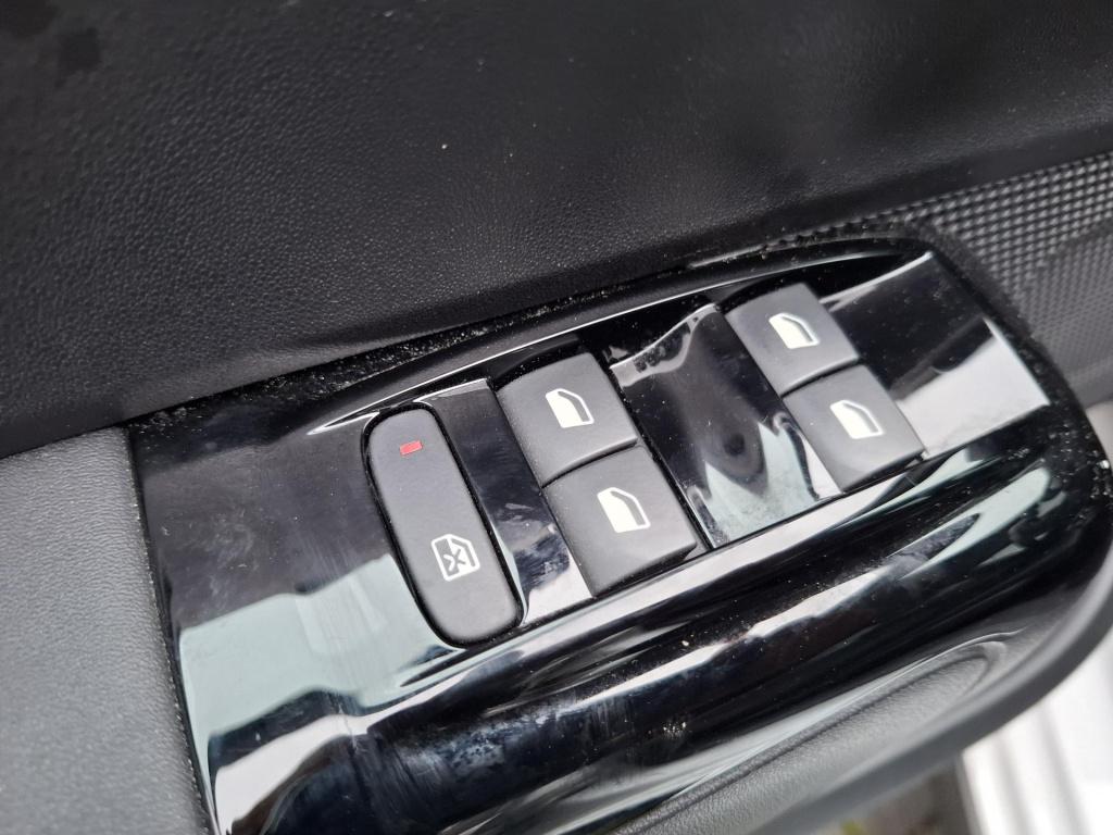 Citroen C3 1.2 shine clima/nav/cam/lmv