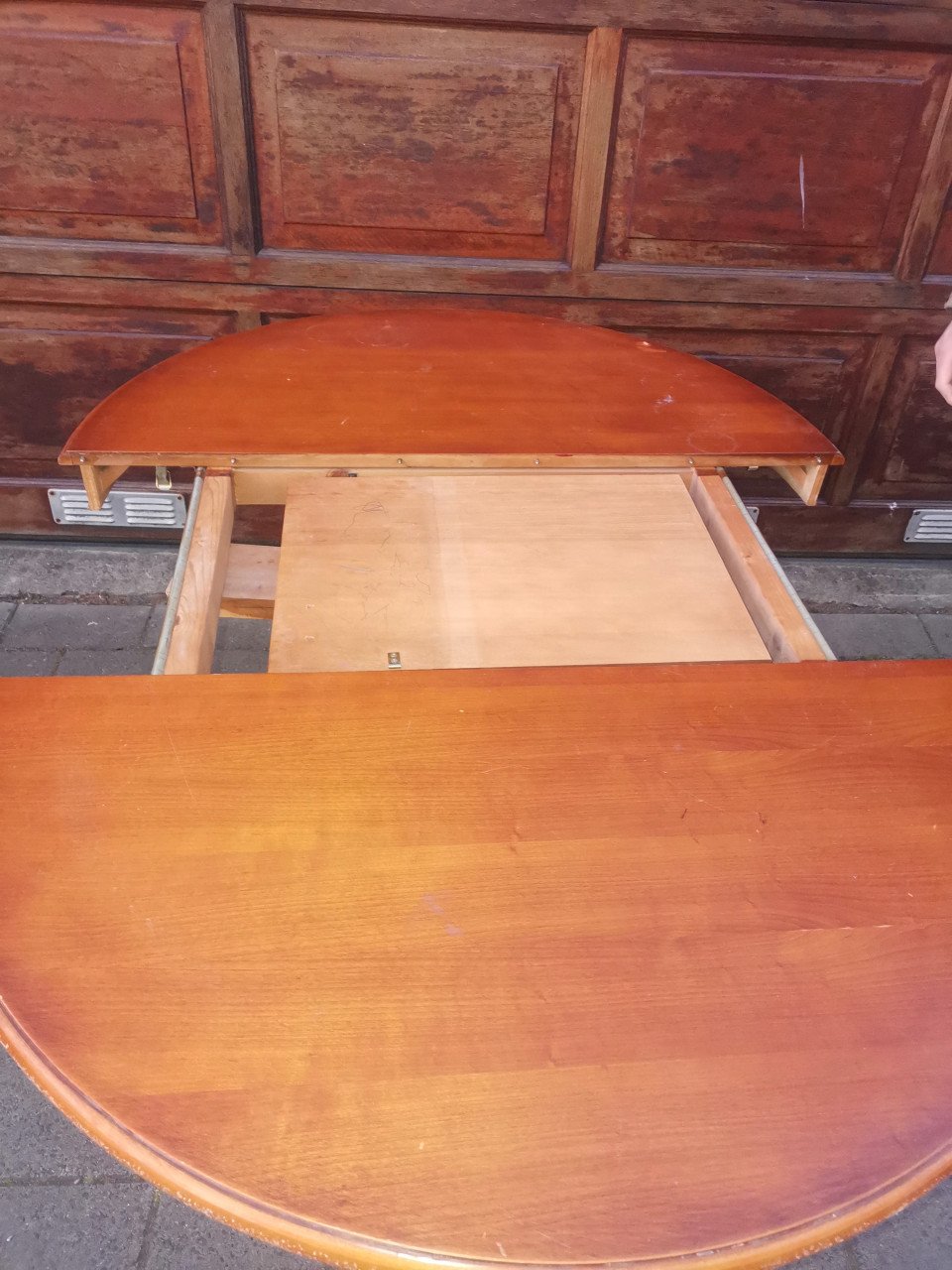 Ronde uitschuifbare eettafel